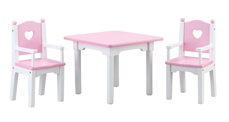 Poppenmeubels tafel met 2 stoelen.